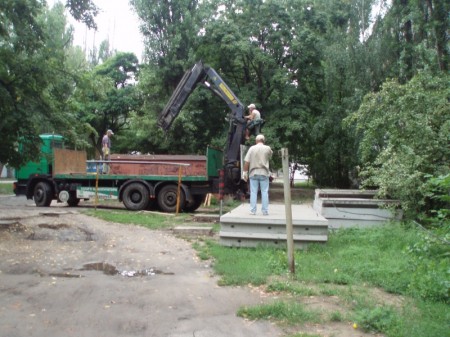 Кременчужанин собирается построить во дворе гараж - соседи против