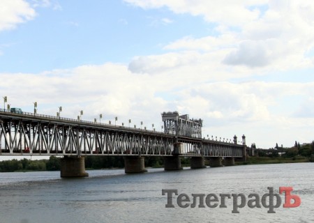 СРОЧНО! В Кременчуге с моста прыгнула женщина