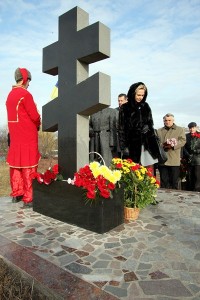 В Кременчуге почтили память жертв Голодомора (ФОТО)