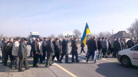 На Полтавщине снова перекрывали трассу Киев-Харьков