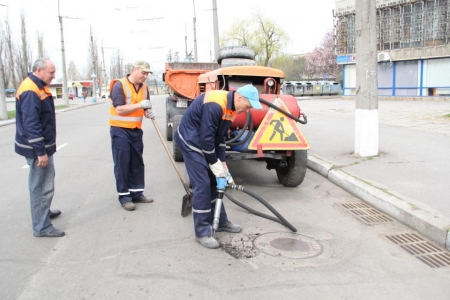 В Кременчуге продолжают «латать» дороги