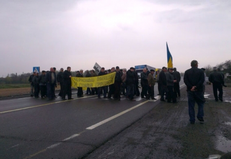 На Полтавщине чернобыльцы в третий раз перекрывают трассу