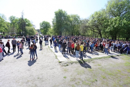 "Зелёная толока" в Кременчуге завершилась полуторачасовой уборкой "Приднепровского" парка