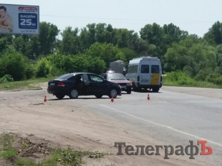 В Кременчуге в районе поворота на Горишние Плавни столкнулись три автомобиля