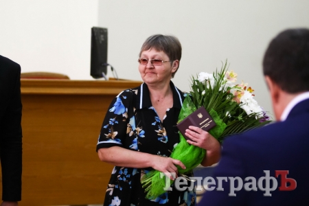 Кременчужанці Надії Алєксєєнко вручили знак «Мати-героїня»