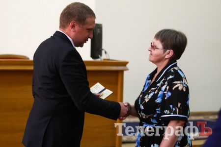 Кременчужанці Надії Алєксєєнко вручили знак «Мати-героїня»