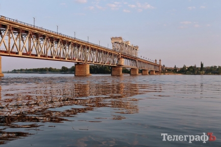 Завтра обмежать рух на Крюківському мосту