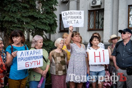 19.06.2024 Біля міської ради у Кременчуці активісти розпочали акцію проти реорганізації лікарні «Придніпровська».