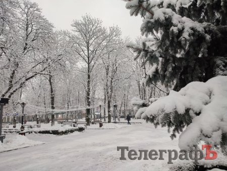 8.01.2024 Кременчук засипало снігом. Дороги паралізувало, а учням продовжили канікули.